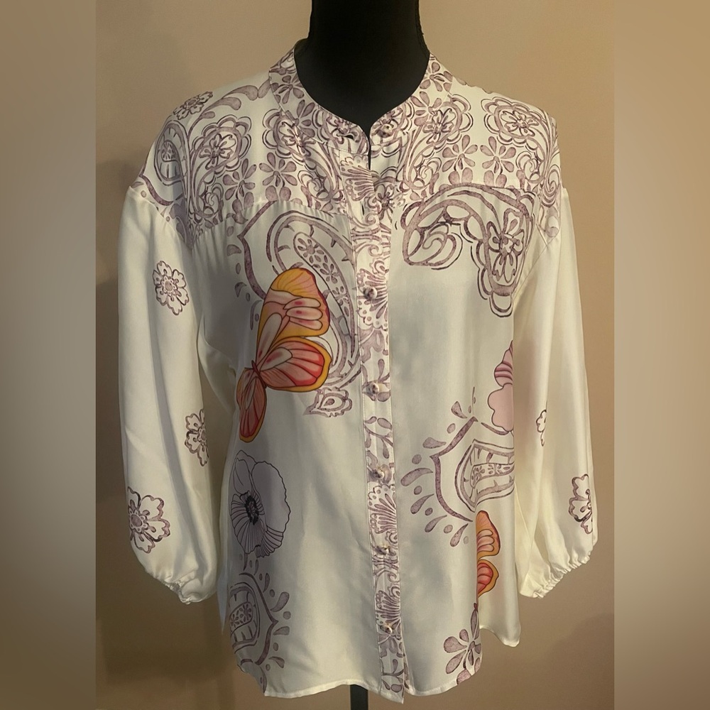 NWOT Johnny Was Lucinda Button Down Shirt in the Rosabelia print. Size Small